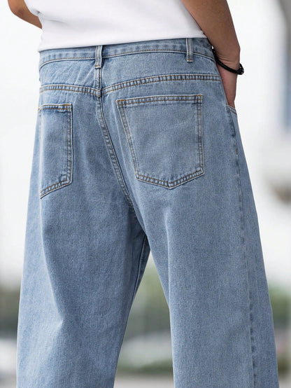 Manfinity Hypemode Loose Fit Men's Cotton Jeans With Slant Pockets Baggy Long Washed Skater Jean Cargo Plain Light Blue Going Out Y2K Friends Light Wash