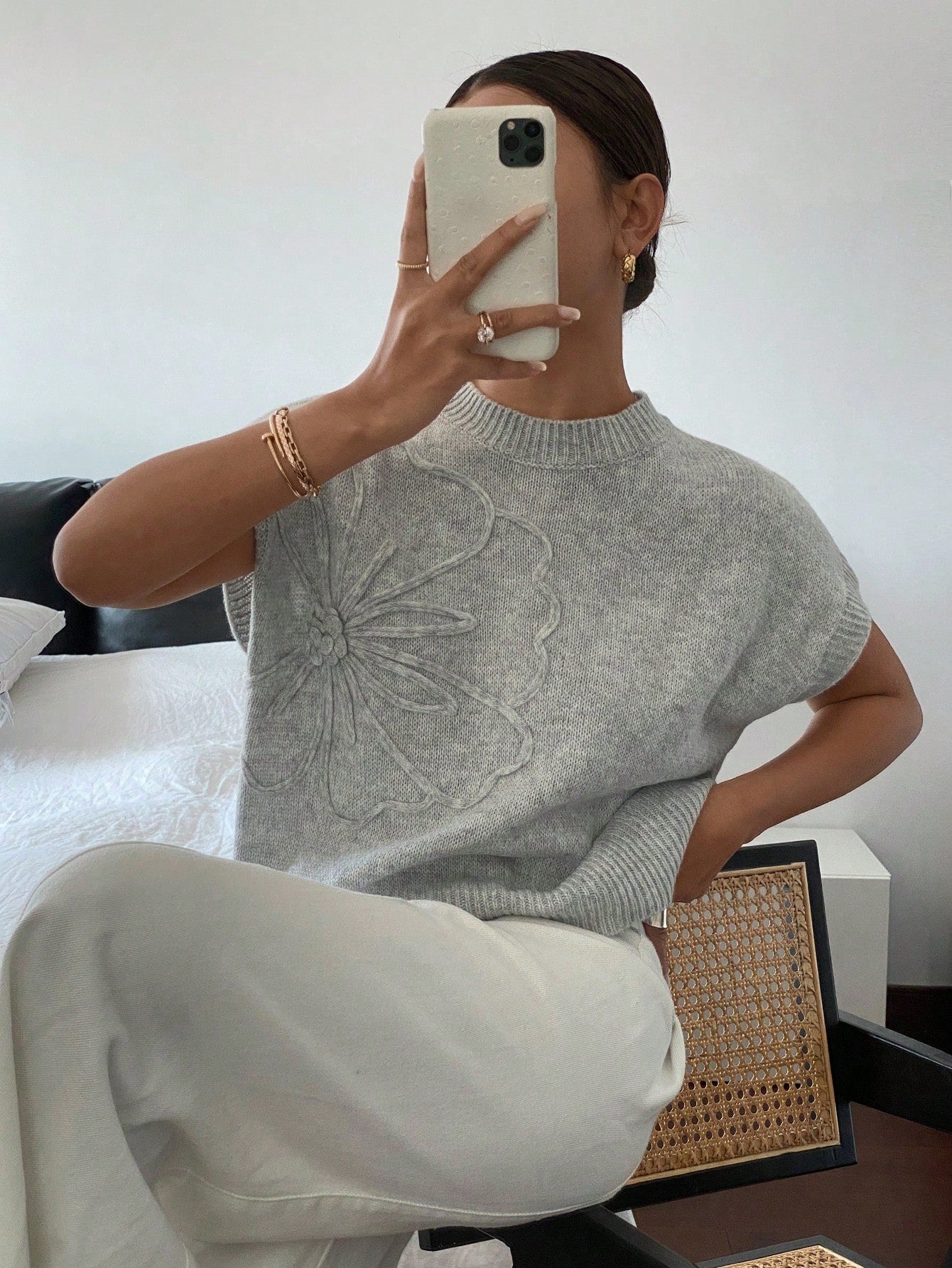 SHEIN Frenchy Women's Solid Color Knitted Casual Sweater, Simple & Fashionable, Everyday Wear,Women's Solid Gray Handmade Patterned Floral Knit Top,New Year's Sweater, Casual Sweater, Fall/Winter Clothing, Can Be Worn Outside/Inside,For Daily Wear Grey